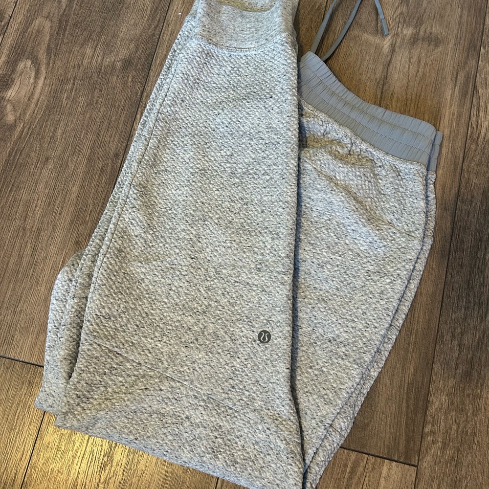 lululemon athletica Men’s Gray Heather Jogger Sweatpants. Size large.
